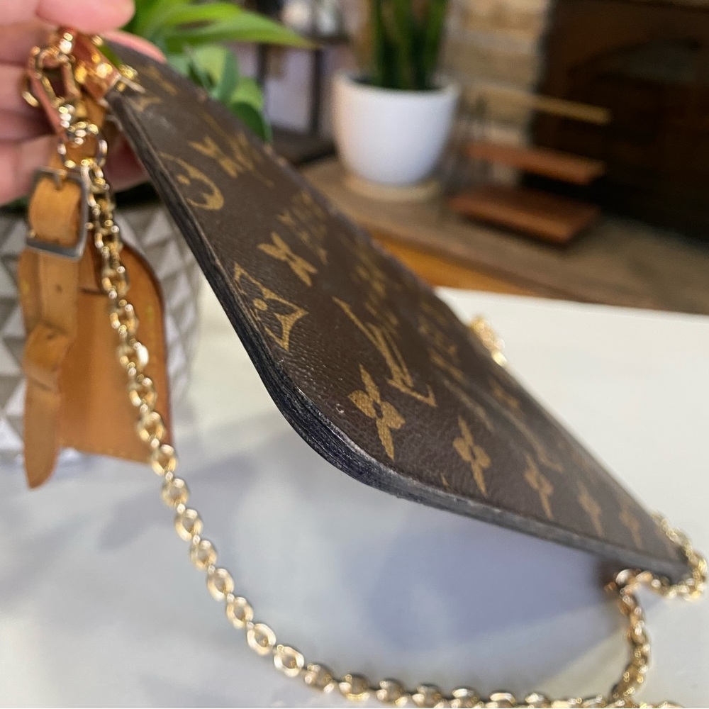 ❤️authentic pouch - Picture 10 of 16